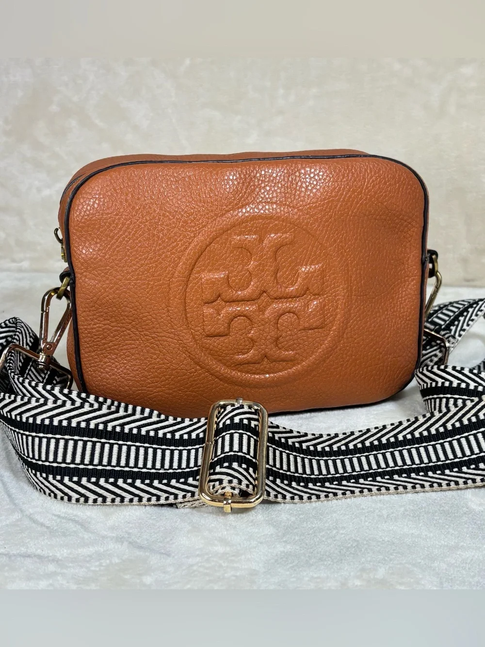 Tory Burch Pebbled Leather Perry Bombe Crossbody in Saddle Brown